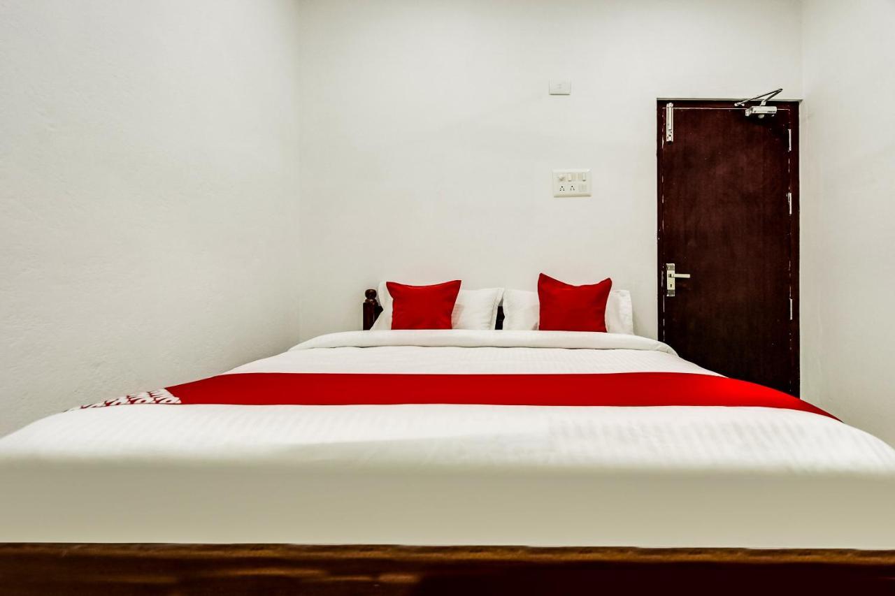 Oyo 70841 Hotel Anjali Residency Velur Exterior foto